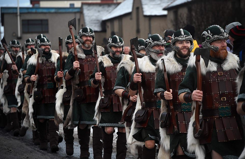 Ежегодный фестиваль викингов и огня в Шотландии