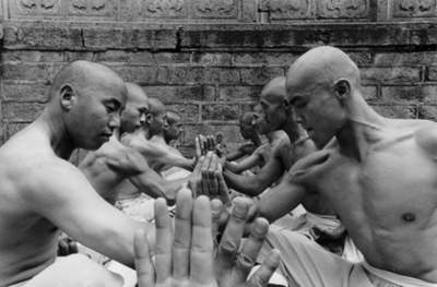 Способности монахов Шаолиня в необычном фотопроекте. Фото