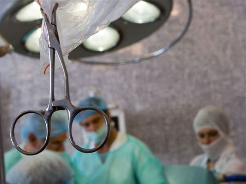 Немецкие хирурги забыли в теле пациента 16 предметов 