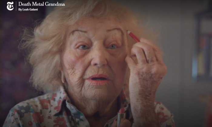 97-летняя женщина поет в метал-группе