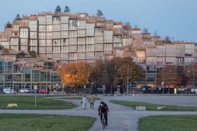 Так выглядит интересный жилой комплекс в Швеции. Фото