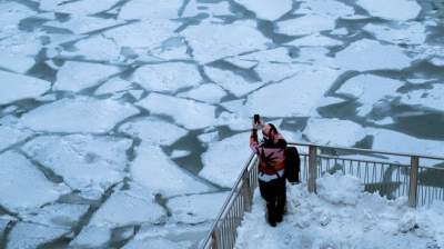 В Сети показали, как Ниагарский водопад замерз. Фото