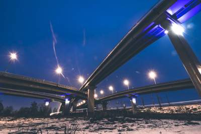 Так выглядит ночью Дарницкий мост. Фото