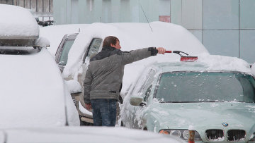 Из-за снегопада Москва стоит в пробках уже почти сутки 