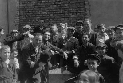 Тяжелая жизнь евреев в варшавском гетто. Фото