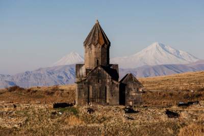 Красивые старинные церкви Армении. Фото