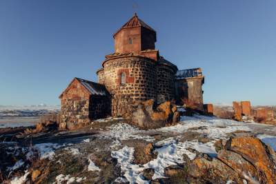 Красивые старинные церкви Армении. Фото