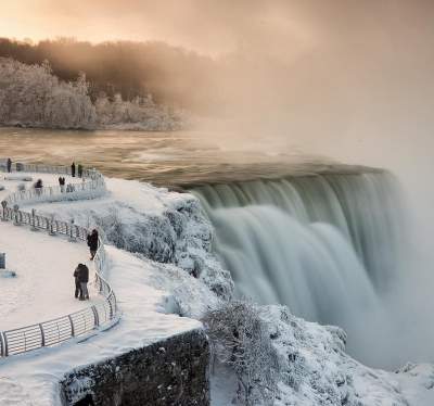 Впечатляющие снимки замерзшего Ниагарского водопада. Фото