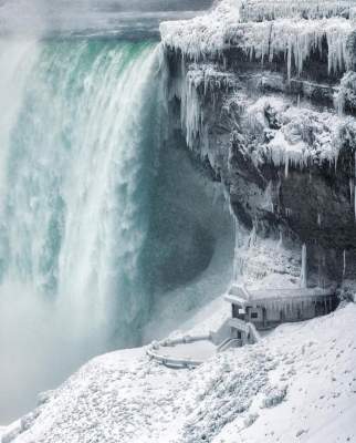 Впечатляющие снимки замерзшего Ниагарского водопада. Фото