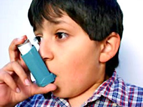 Из-за запрета курения в общественных местах Англии снизилось количество детей-астматиков