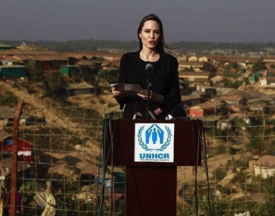 Анджелина Джоли встретилась с беженцами
