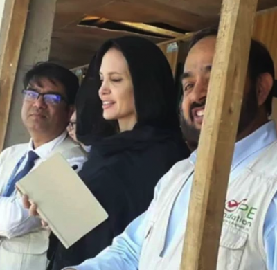 Анджелина Джоли встретилась с беженцами