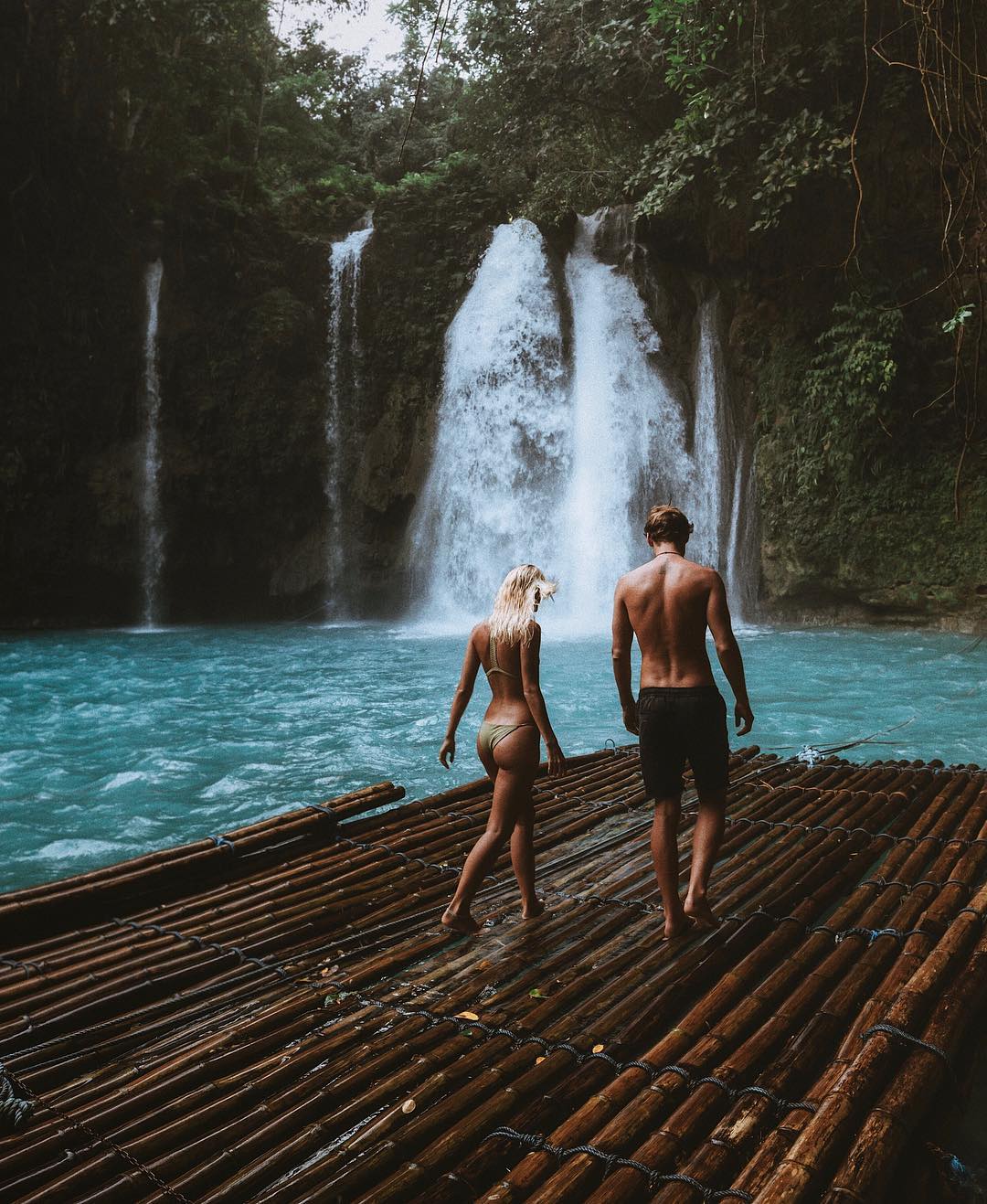Пара делится своими замечательными снимками из путешествий в Instagram