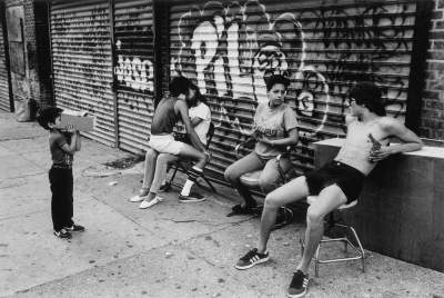 Как в 70-е жилось подросткам в бедных районах Нью-Йорка. Фото