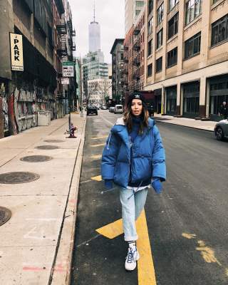 Надя Дорофеева прогулялась по Нью-Йорку в модном пуховике