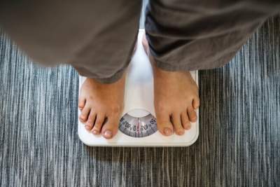 Диетологи подсказали, как правильно измерять вес при похудении