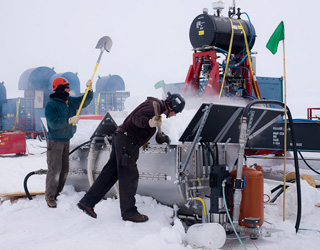 Американские полярники проникли в антарктическое подледное озеро 