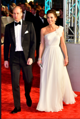 Кейт Миддлтон дополнила белоснежный наряд украшениями принцессы Дианы. Фото
