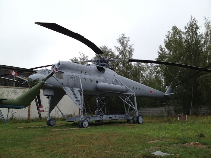 Транспортный вертолет Ми-10 - военный летающий кран