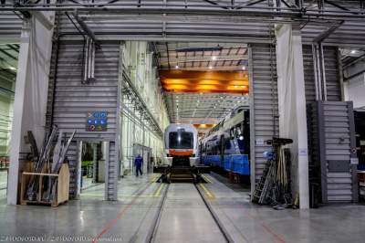 Как устроено производство поездов и трамваев в Белоруссии. Фото