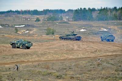 Военные учения под Днепром в лаконичных снимках. Фото