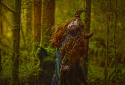 Фотограф превращает девушек в лесных нимф. Фото