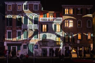 Яркие снимки с открытия Венецианского фестиваля. Фото