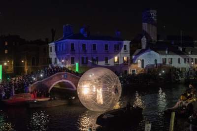 Яркие снимки с открытия Венецианского фестиваля. Фото