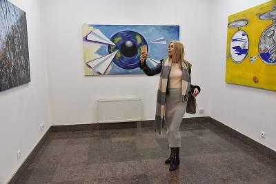 В Киеве проходит выставка современного женского искусства. Фото 