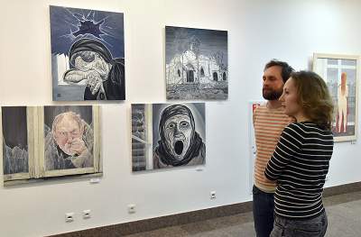 В Киеве проходит выставка современного женского искусства. Фото 