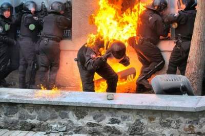 Три месяца Евромайдана в знаковых снимках. Фото