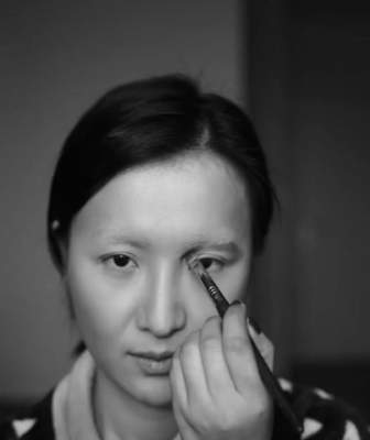 Необычные перевоплощения китаянки при помощи макияжа. Фото