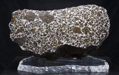 Так выглядит самый красивый метеорит, упавший на Землю. Фото