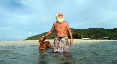 Этот миллионер 20 лет провел на необитаемом острове. Фото