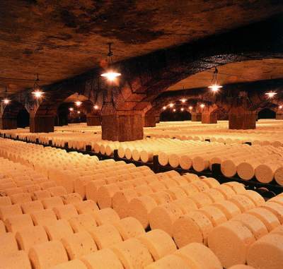Как делают сыр Рокфор во Франции. Фото