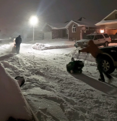 Снежная буря в Канаде во впечатляющих снимках. Фото