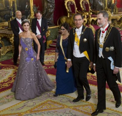 Королева Летиция восхитила бальным нарядом с обнаженными плечами. Фото