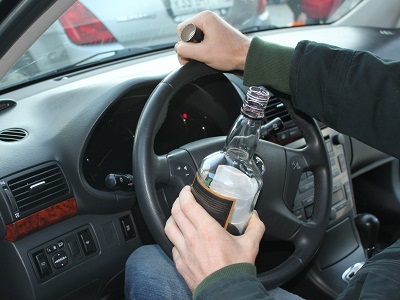 На автомобили российских пьяниц будут наклеивать знаки отличия