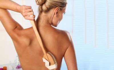 Медики порекомендовали массаж, который сделает кожу гладкой и красивой