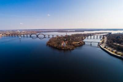 Предпраздничный Днепр в весенних пейзажах. Фото