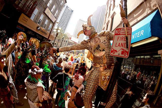 Яркие кадры «масленичного» фестиваля в Новом Орлеане. ФОТО