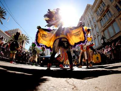 Яркие снимки «масленичного» фестиваля в Новом Орлеане. Фото