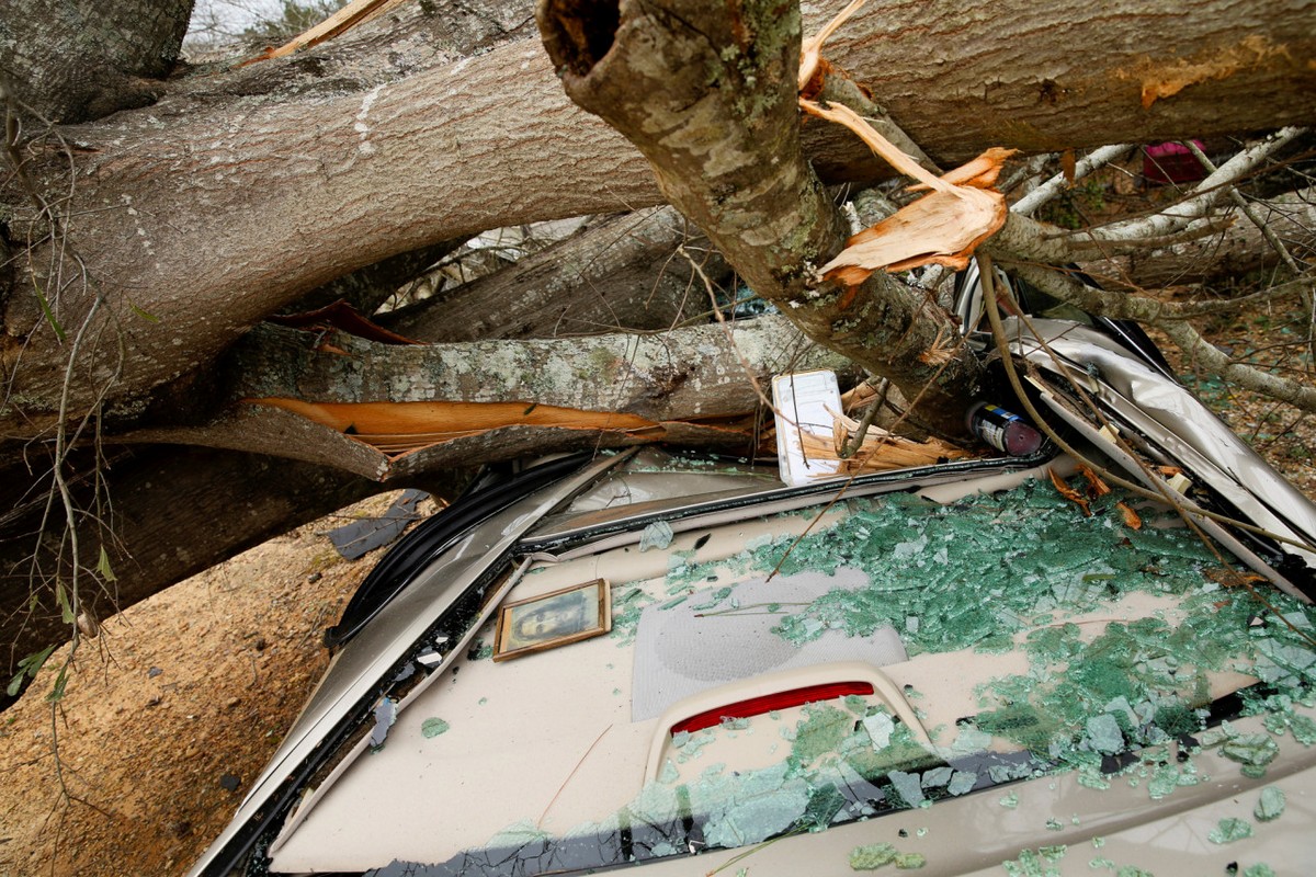 Последствия самого смертоносного торнадо в штате Алабама — фото тяжелых разрушений
