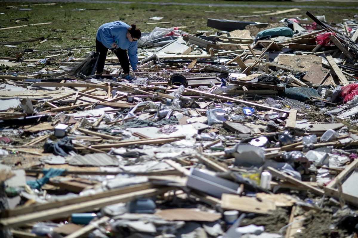 Последствия самого смертоносного торнадо в штате Алабама — фото тяжелых разрушений