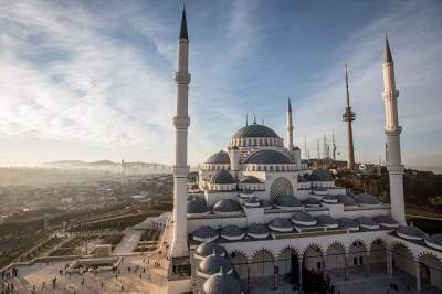 Так выглядит крупнейшая в Турции мечеть. Фото