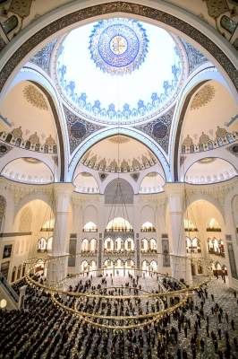 Так выглядит крупнейшая в Турции мечеть. Фото