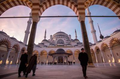 Так выглядит крупнейшая в Турции мечеть. Фото