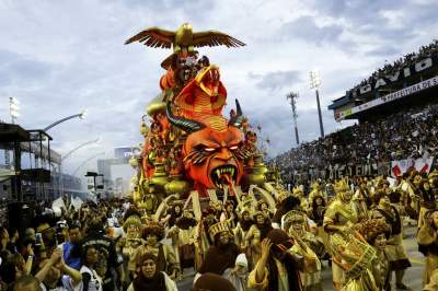 Бразильские карнавалы в ярких снимках. Фото