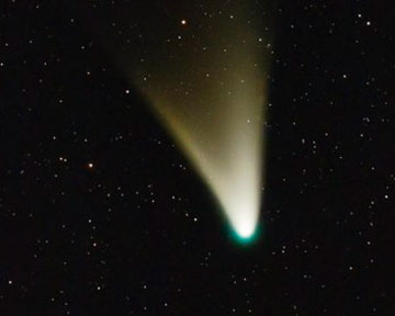 К Северному полушарию приблизилась яркая комета