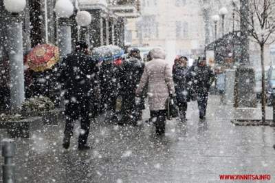 В разных регионах Украины прошли обильные снегопады. Видео